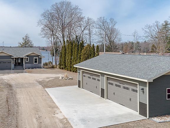 3rd image of 1037 S Wildwood Dr