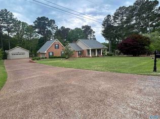 110 Cochran Ln, Albertville, AL 35951