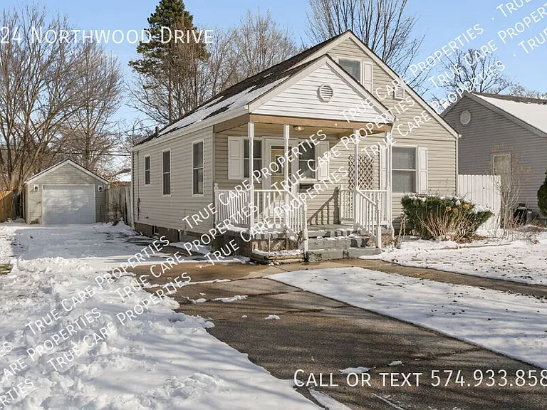 724 Northwood Dr — Photo 2