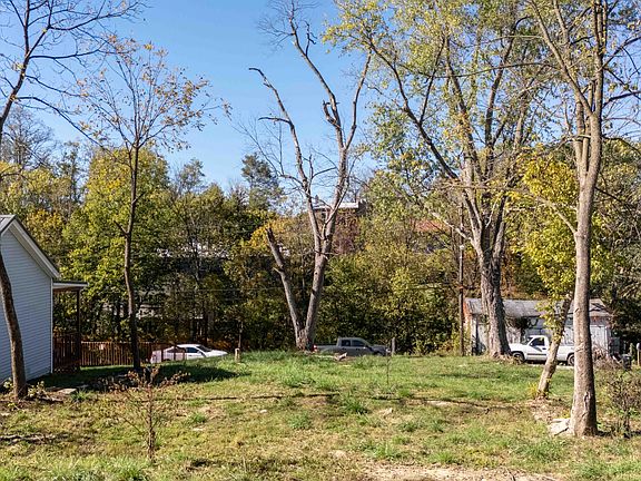 3rd image of 145 Vine St