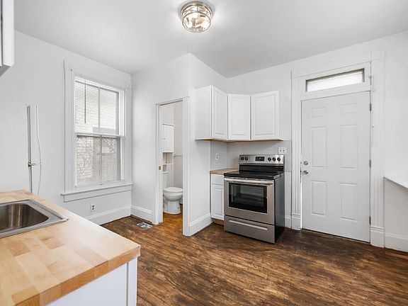 3rd image of 808 Prytania Ave