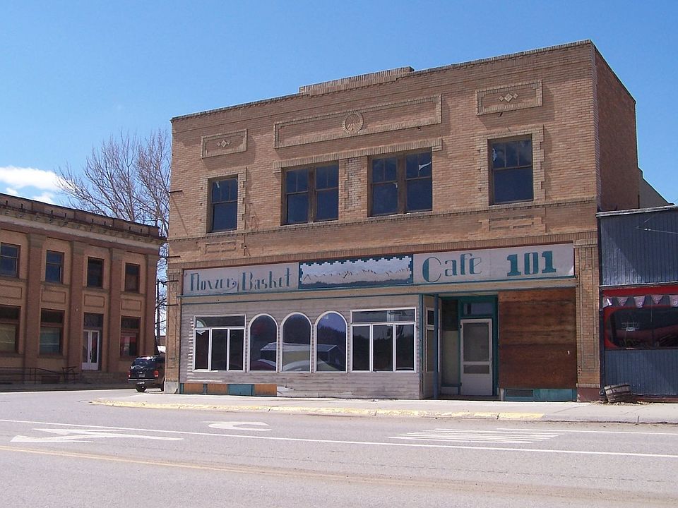 2nd image of 101 Main St
