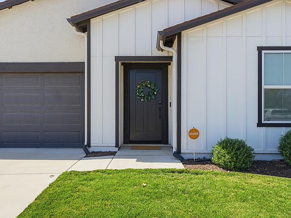 5th image of 913 E Elkhorn Avenue