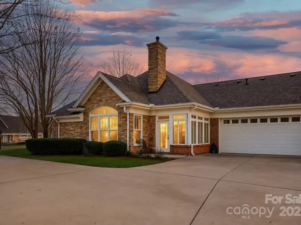 10831 Casetta Dr, Matthews, NC 28105