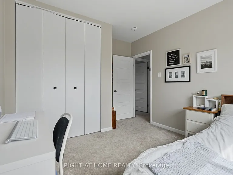 2346 Edwin Cres — Photo 21