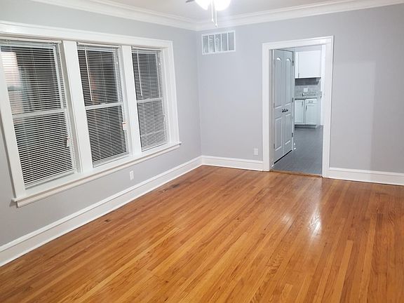 4th image of 5534 N Sawyer Ave #1