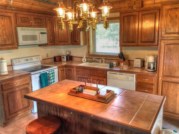 2nd image of 520 Willow Ct