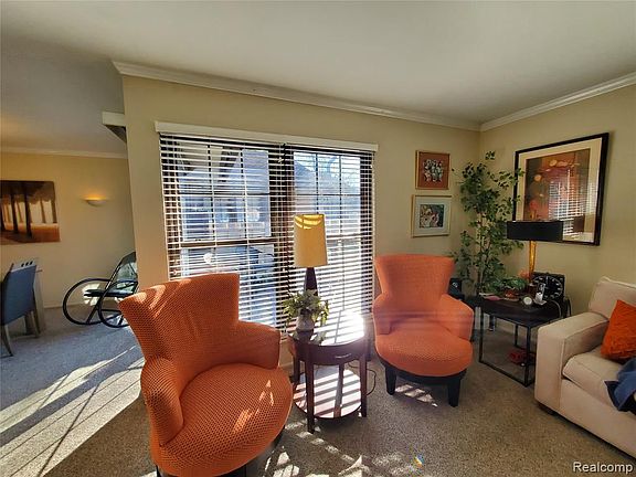 4th image of 40618 Newport Dr
