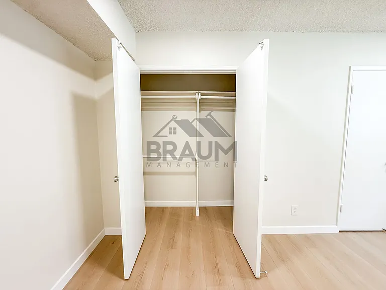 6041 WHITSETT — Photo 21