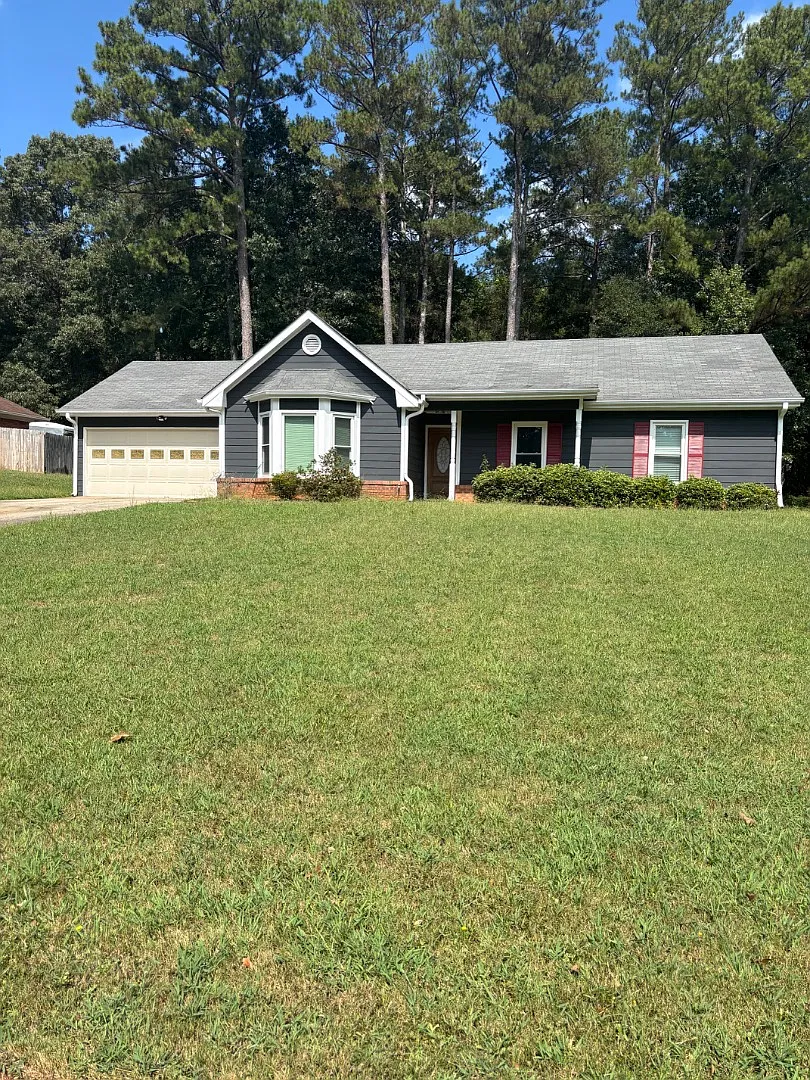 318 Bridgewood Dr SE — Photo 1