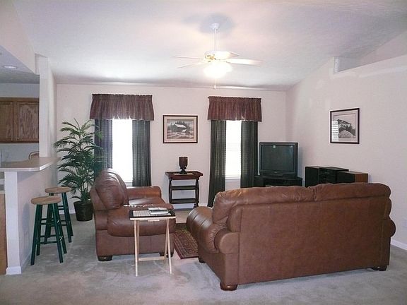 3rd image of 897 Lauderdale Dr