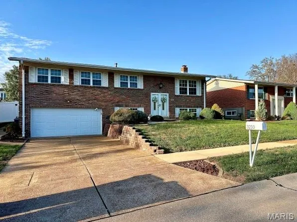 3233 Hedgetree Ln, Saint Louis, MO 63129