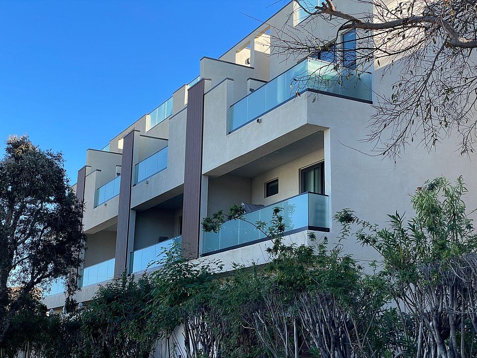 1st image of 24444 Hawthorne Blvd Unit 103