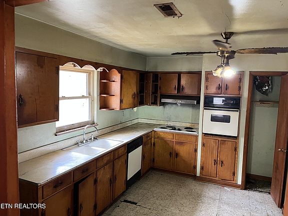 5th image of 2440 Brooks Ave