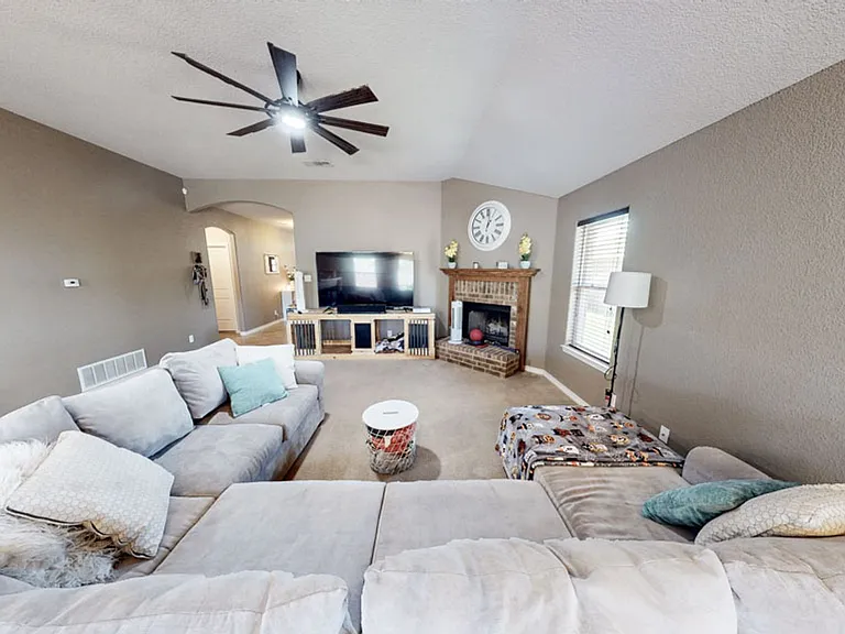 2607 Montague County Dr — Photo 5