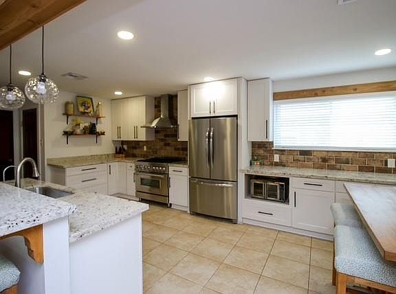 3rd image of 1717 Emily St
