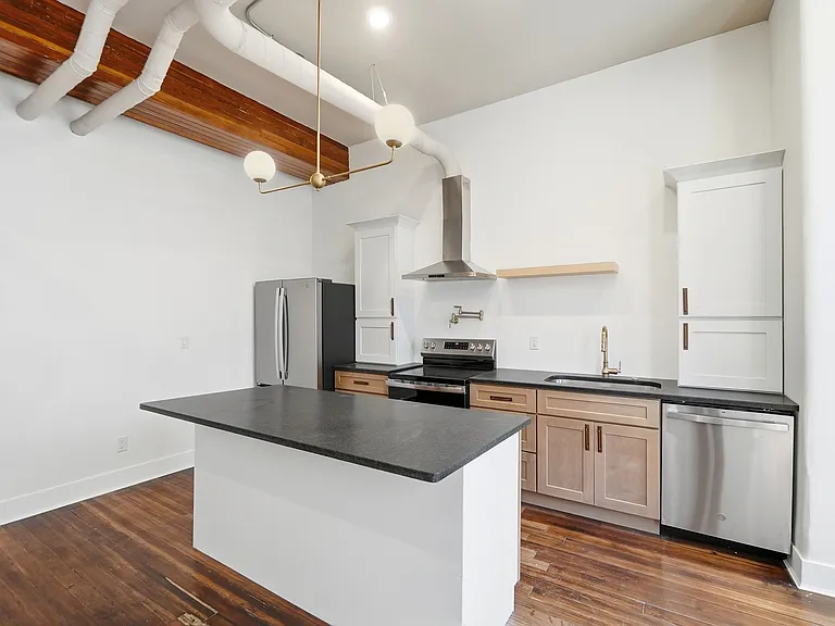 907 Main St #9 — Photo 8