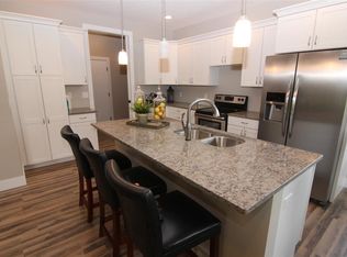 136 Augusta Cir, Waverly, IA 50677