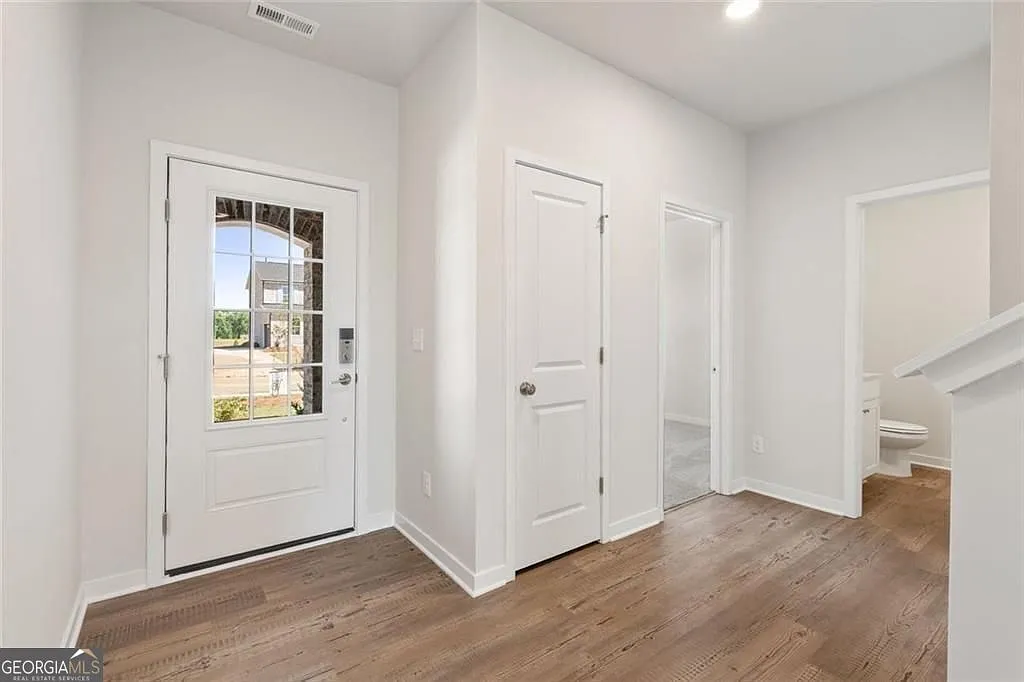 5 bed, 3.0 bath, 2570 sqft, $3,000 — Photo 4
