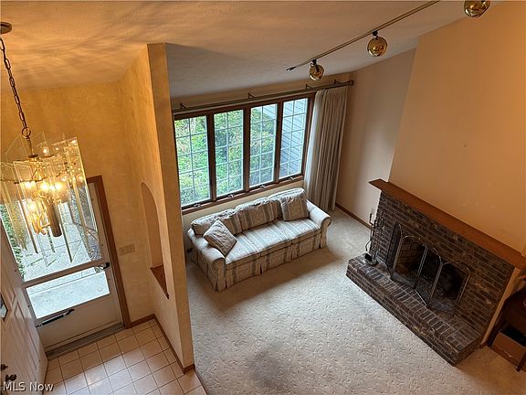 2nd image of 3242 Woodcreek Cir