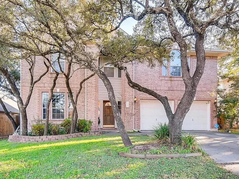706 Hilltop Dr — Photo 1