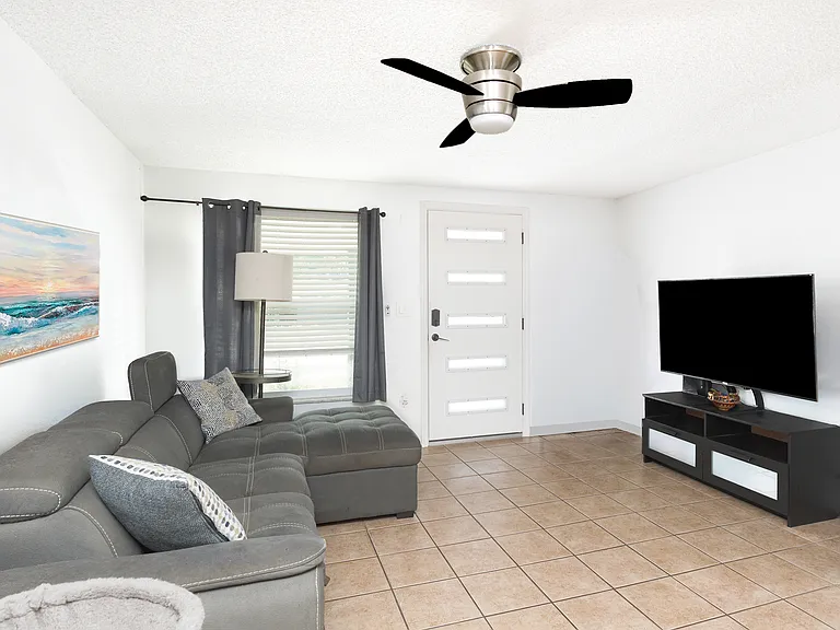 1041 Jadewood Ave — Photo 2