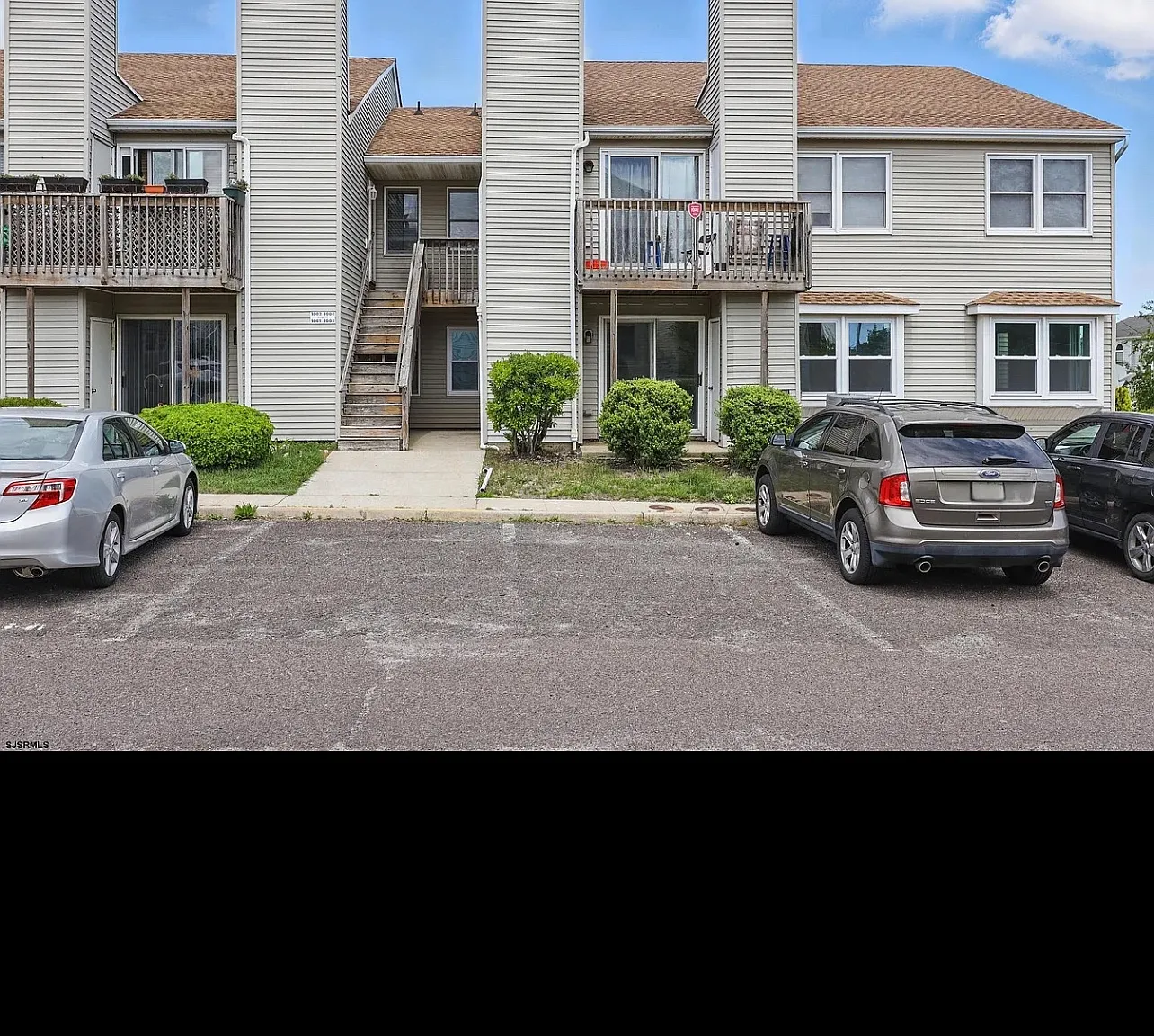 2 bed, 973 sqft, $2,000 — Photo 1