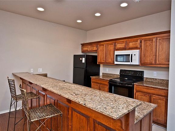 3rd image of 3102 SW Deerfield Blvd Unit 1
