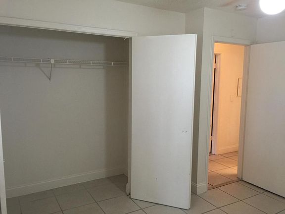 5th image of 419 Circle Dr S APT 2