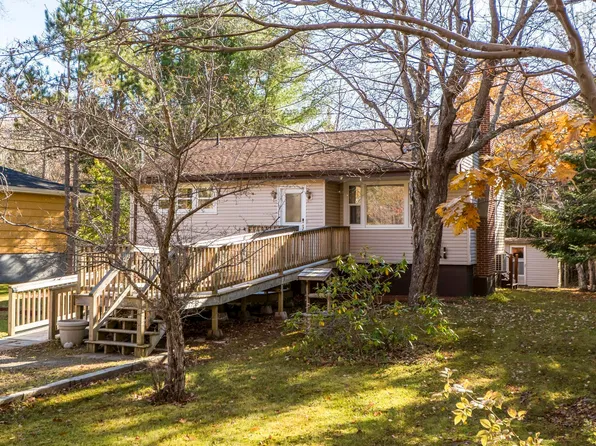 2826 Saint Margarets Bay Rd, Timberlea, NS B3T 1H4