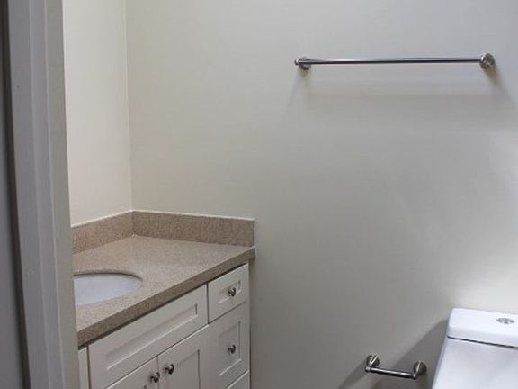 5th image of 140 Santa Maria Ave #6
