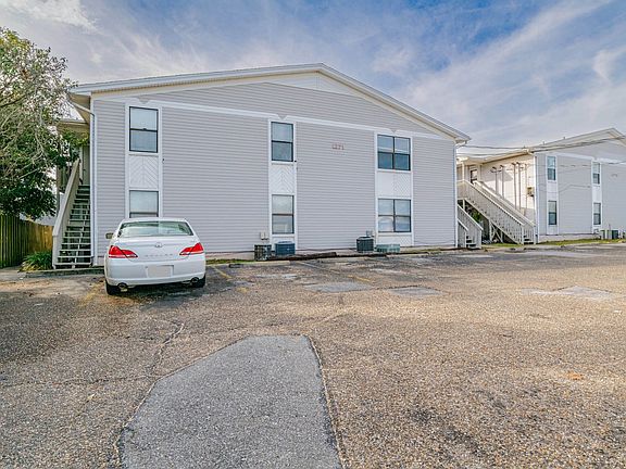 2nd image of 1271 Redwood Ln APT C