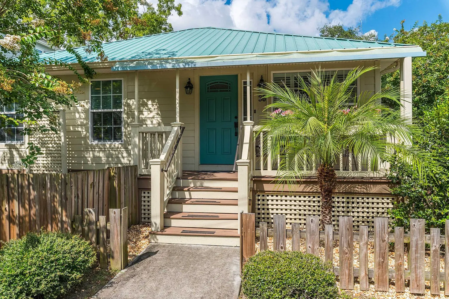 2 bed, 1.0 bath, 957 sqft, $3,276 — Photo 3