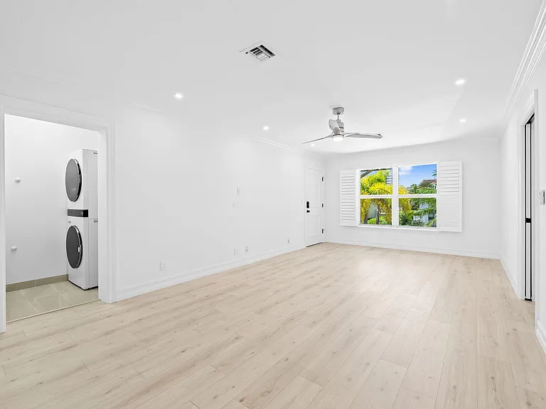 1105 Bel Air Dr #C — Photo 31