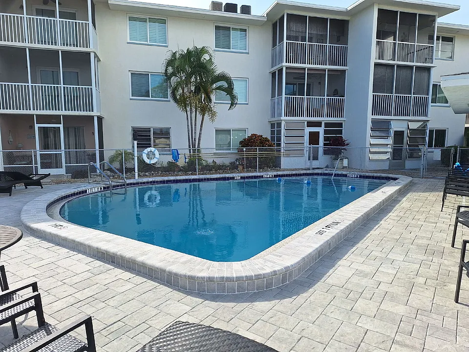 708 Tamiami Trl S #320