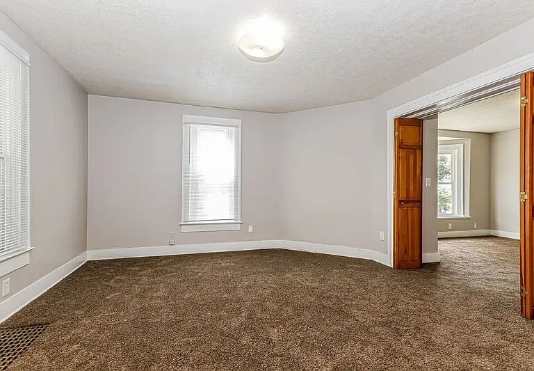 1112-1112.5 E Main St #1112 — Photo 3