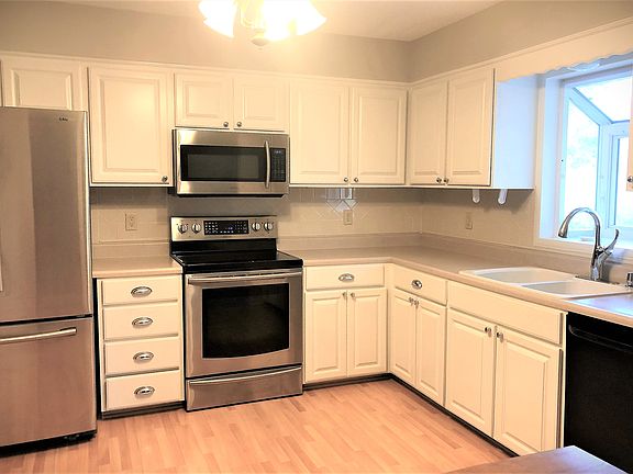 Dishwasher, Microwave, Fridge, Oven/Range