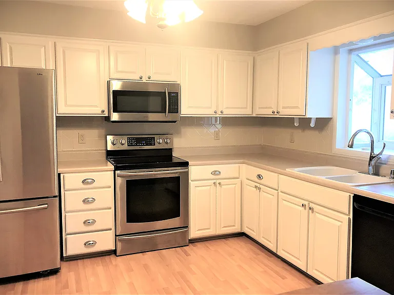 Dishwasher, Microwave, Fridge, Oven/Range