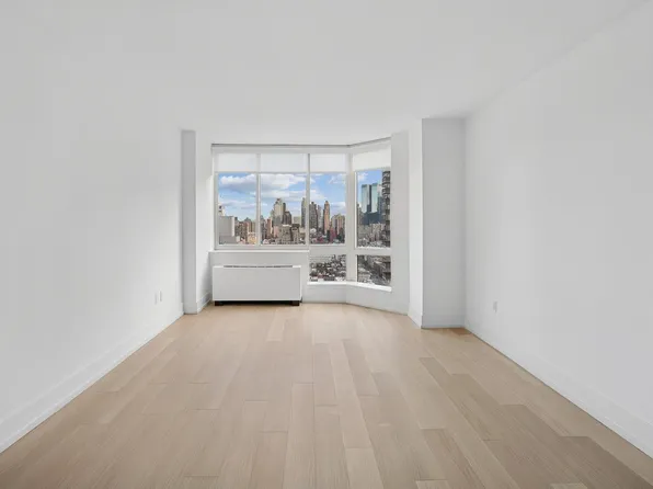 420 West 42nd Street image 3 of 28