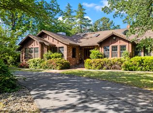 15585 Mountain Shadows Dr, Redding, CA 96001