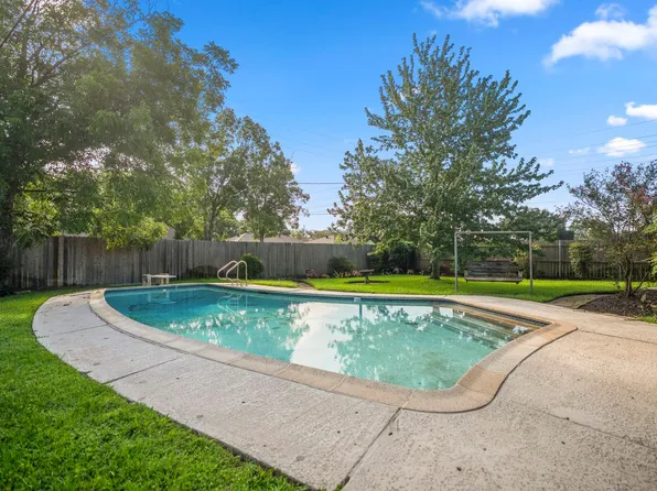 810 Aster St, Katy, TX 77493