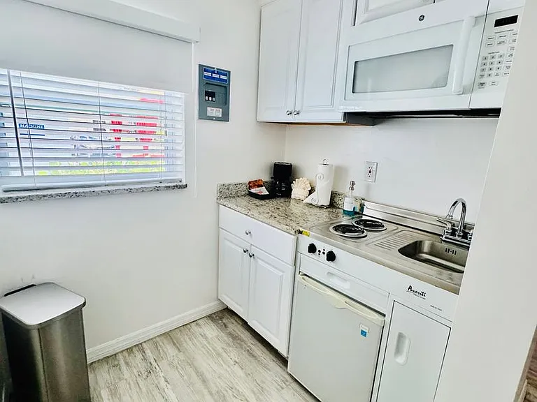 6801 Sunset Way — Photo 4