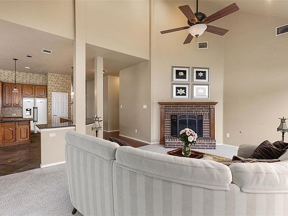 4th image of 2433 Hopkins Dr