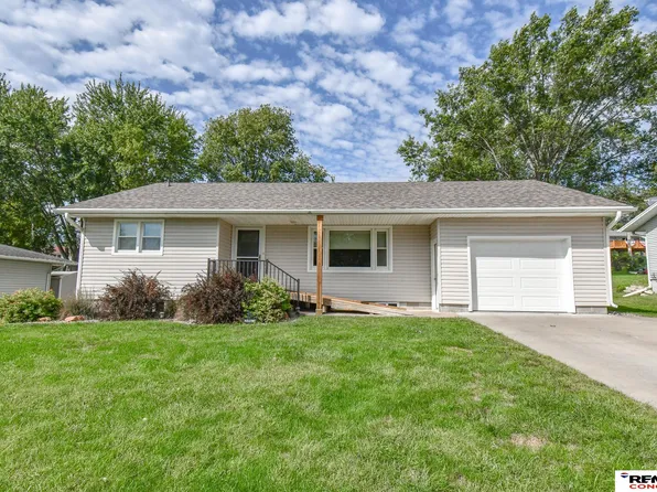 1277 Cherl Dr, Syracuse, NE 68446
