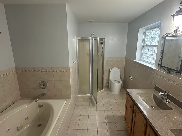Wilcox Ave — Photo 10