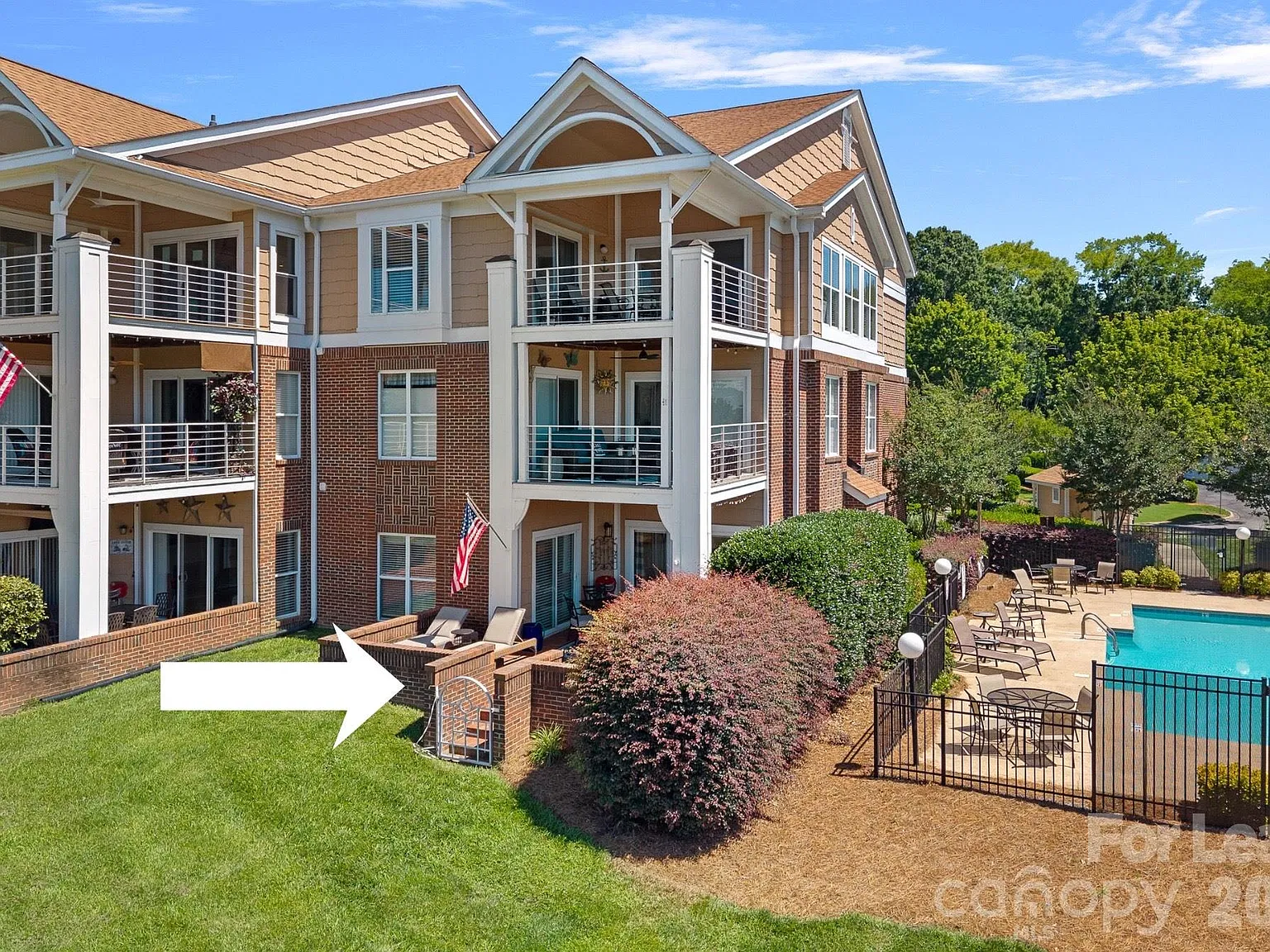 3 bed, 2.0 bath, 1383 sqft, $4,500 — Photo 3