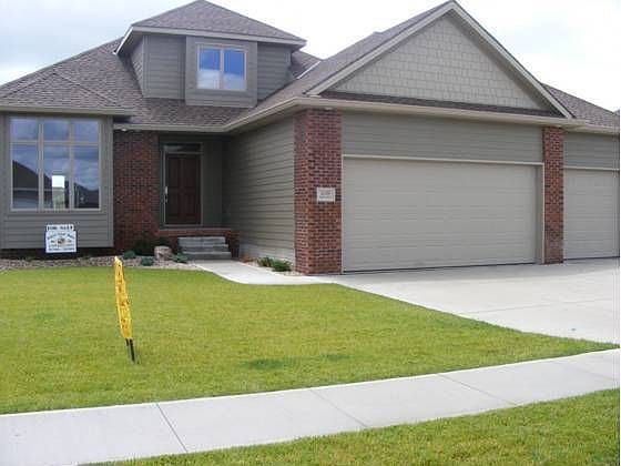 1st image of 3109 Applewood Dr