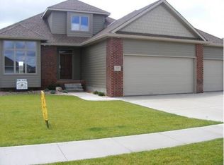 3109 Applewood Dr, Fremont, NE 68025