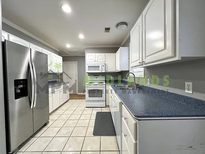 3425 Manor Ave — Photo 8