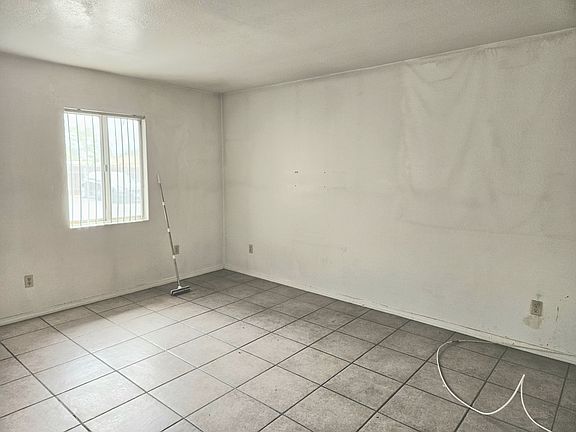 4th image of 1222 E 6th St APT 10